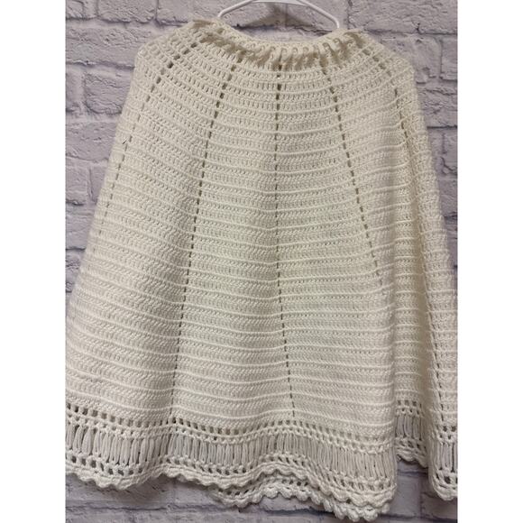 Vintage Handmade 70s Crocheted White Button Up Cape Flawless One Size Fits Most - Picture 3 of 3